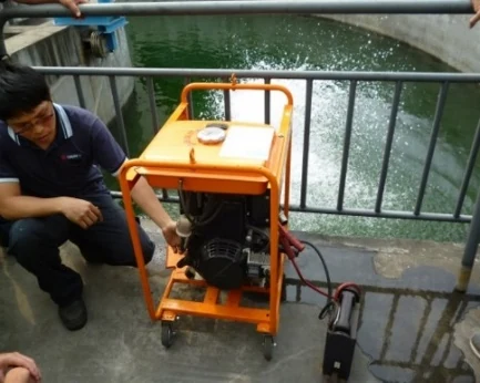小型移動式抽水機